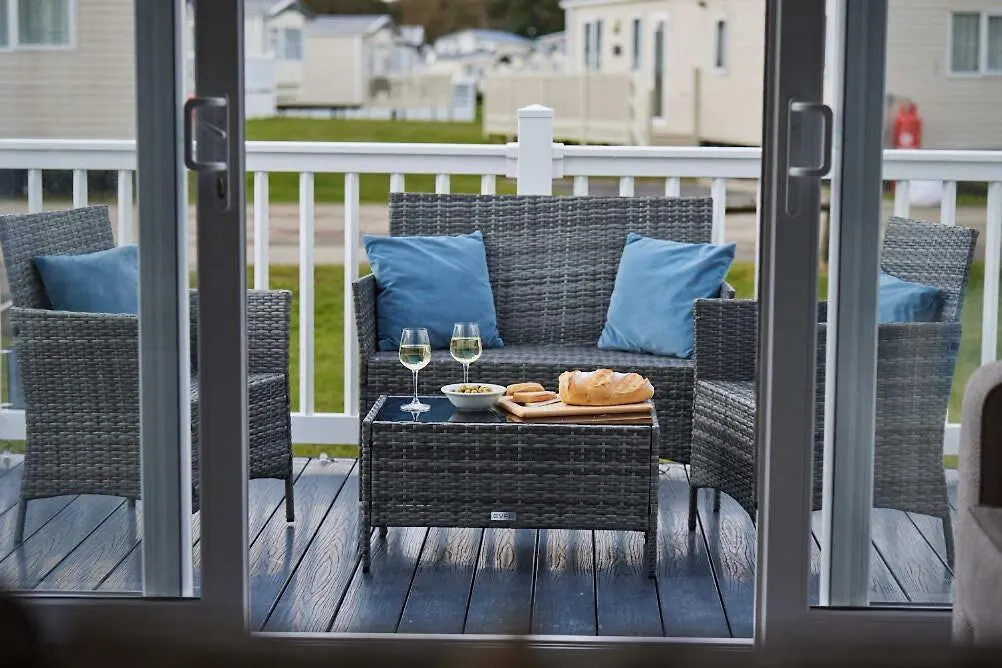 Nirvana Coastal Retreat Holiday Home Cayton 0*,